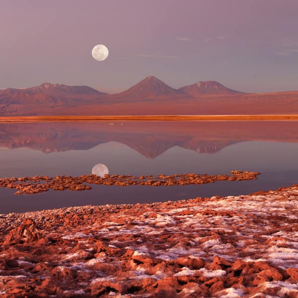Tebenqueche lagoon with Licancabur volcano behind