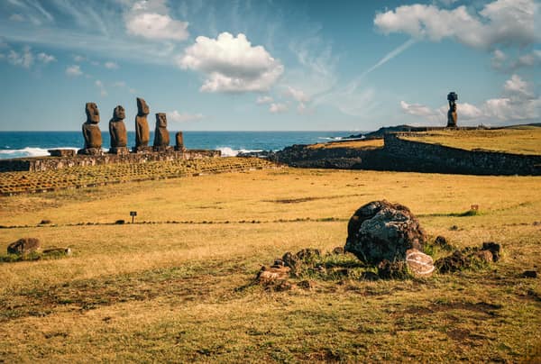The Tahai ritual site, with the five moai of Ahu Vai Uri and Ahu Ko Te Riku